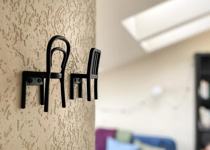 Sunny 1bd Old Town Apartment