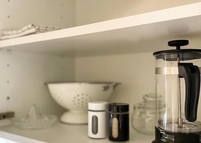 Sunny 1bd Old Town *