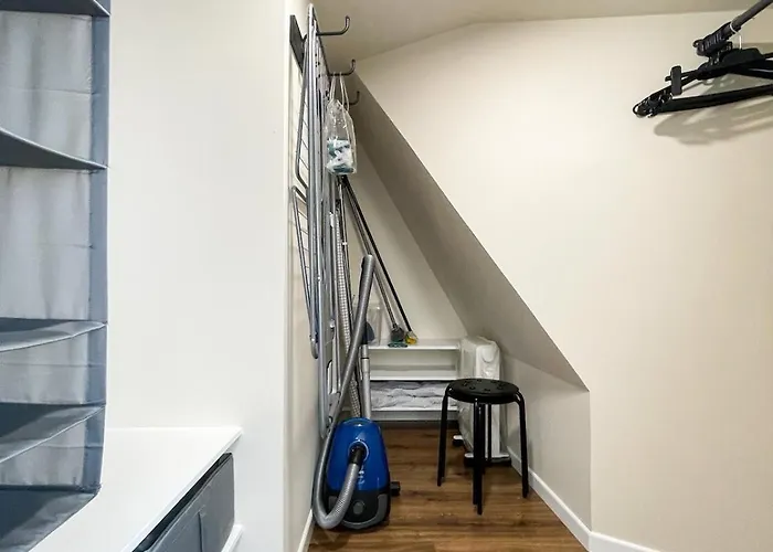 Sunny 1bd Old Town *