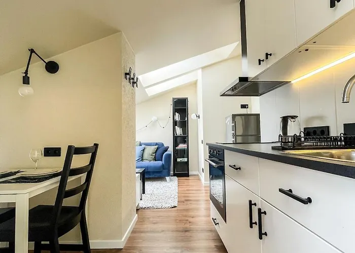 Sunny 1bd Old Town Apartment