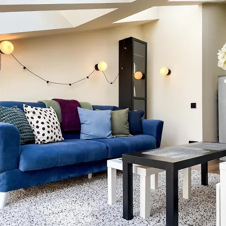 Sunny 1bd Old Town 公寓 *