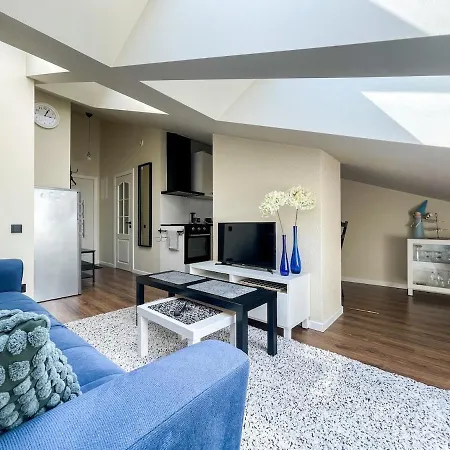 Sunny 1bd Old Town *