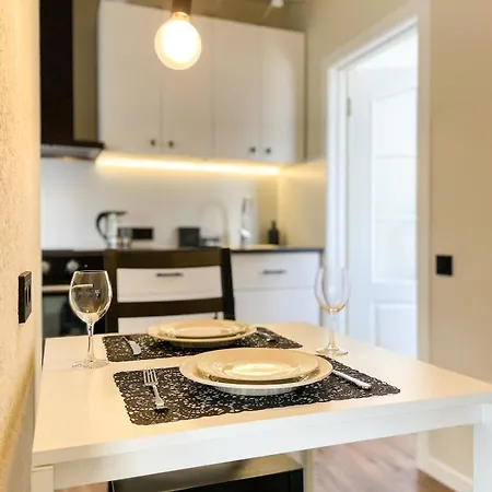 Sunny 1bd Old Town Apartmán *